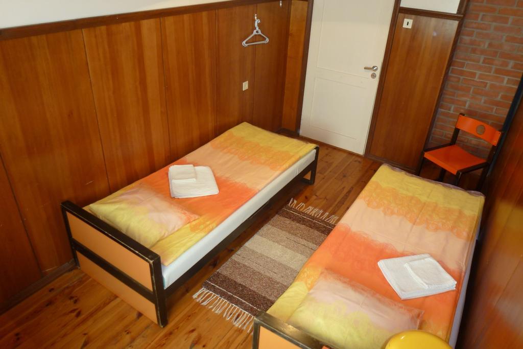 Kihelkonna Pastorate Guesthouse Oda fotoğraf